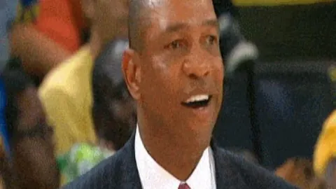 “UFC巅峰对决：裁判判定，宋亚东战胜38岁前冠军胡多”